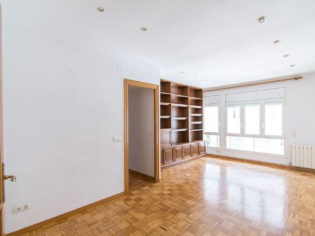 Piso en venta en calle Osi, Barcelona, de 86 m² 3 habitaciones por 625.000