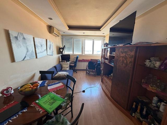 Piso en venta en calle Atlantida, Badalona, de 82 m² 3 habitaciones por 175.000