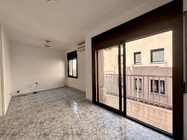 Piso en venta en calle Abat Marcet, Mataró, de 95 m² 4 habitaciones por 280.000