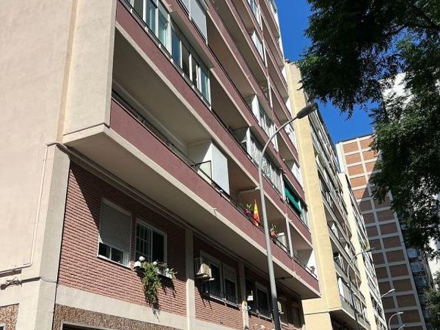 Piso en venta en calle Agricultura, Barcelona, de 67 m² 3 habitaciones por 250.000