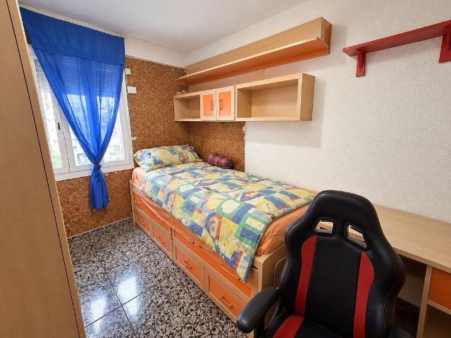 Piso en venta en calle Agusti Domingo, Sant Feliu de Llobregat, de 70 m² 3 habitaciones por 189.000