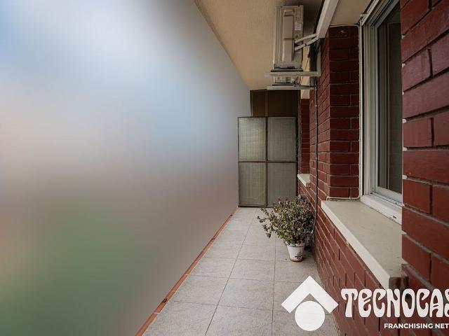 Piso en venta en calle Alcudia, Barcelona, de 74 m² 4 habitaciones por 345.000