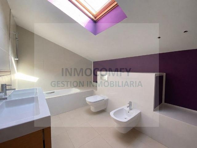 Dúplex en venta en calle Almogàvers, Bisbal d´Empordà, La, de 105 m² 3 habitaciones por 228.000