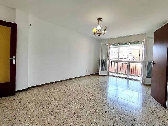 Piso en venta en calle Alt de Sant Pere, Reus, de 76 m² 4 habitaciones por 185.000
