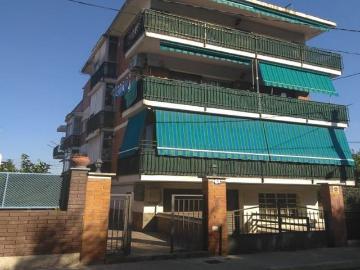 Piso en venta en calle Antoni Pujades, Montcada i Reixac, de 79 m² 3 habitaciones por 80.000