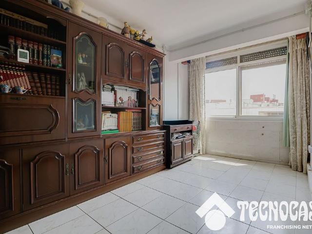 Piso en venta en calle Argullos, Barcelona, de 52 m² 3 habitaciones por 199.900