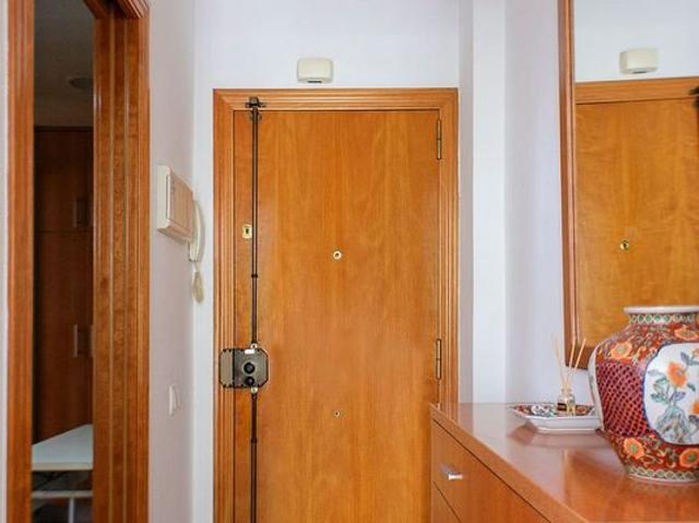 Piso en venta en calle Badajoz de, Hospitalet de Llobregat, L´, de 67 m² 3 habitaciones por 235.000