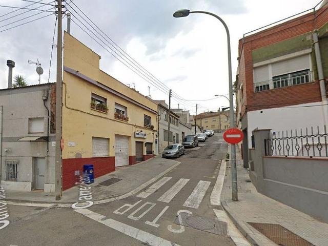 Piso en venta en calle Badajoz, Sant Vicenç dels Horts, de 96 m² 1 habitación por 195.000