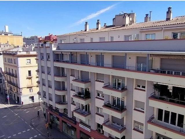 Piso en venta en calle Bailèn, Girona, de 106 m² 5 habitaciones por 524.000