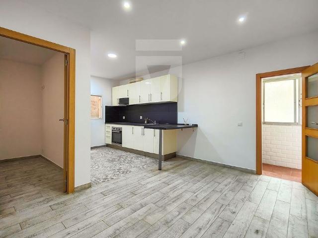 Piso en venta en calle Baix, Montgat, de 52 m² 2 habitaciones por 170.000