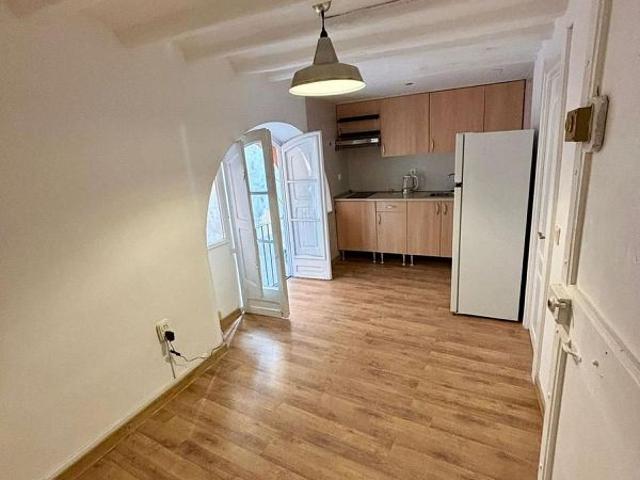 Piso en venta en calle Baixada del Roser, Tarragona, de 28 m² 1 habitación por 119.000