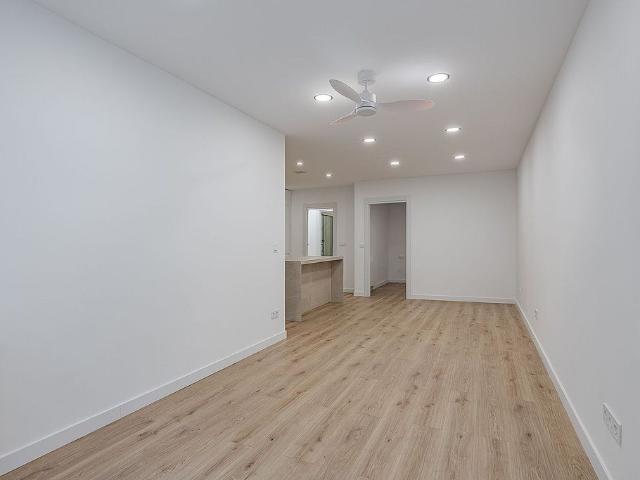 Piso en venta en calle Bassols, Barcelona, de 70 m² 2 habitaciones por 240.000
