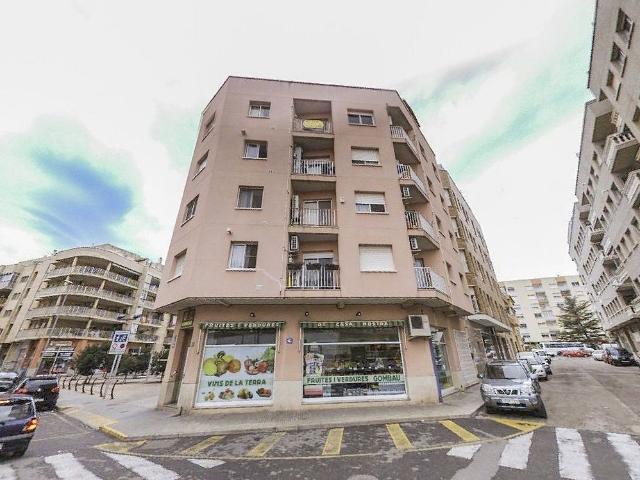 Piso en venta en calle Barcelona, Amposta, de 97 m² 3 habitaciones por 70.500