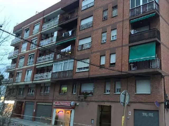 Piso en venta en calle Barcelona, Canovelles, de 85 m² 4 habitaciones por 85.000