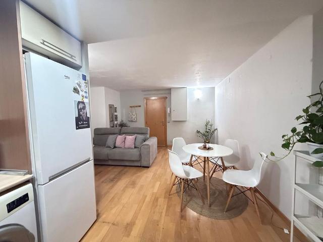 Piso en venta en calle Barcelona, Molins de Rei, de 56 m² 2 habitaciones por 180.000
