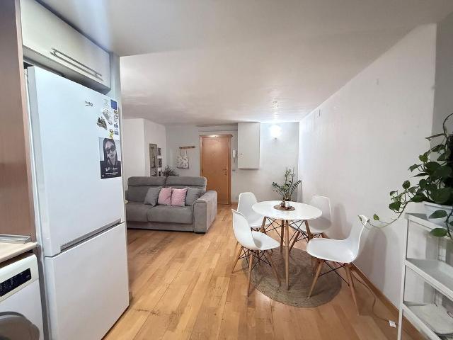 Piso en venta en calle Barcelona, Molins de Rei, de 53 m² 2 habitaciones por 180.000
