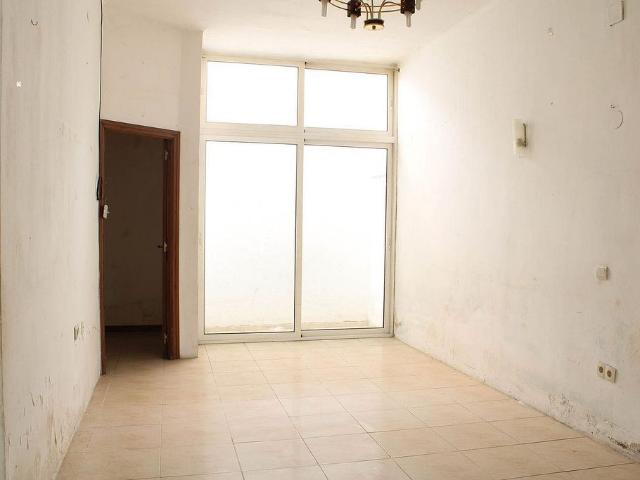 Piso en venta en calle Barcelona, Sant Feliu de Llobregat, de 59 m² 2 habitaciones por 105.000