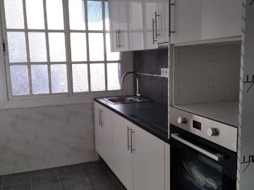 Piso en venta en calle Begonia, Cornellà de Llobregat, de 52 m² 2 habitaciones por 124.900