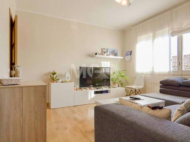 Piso en venta en calle Bellmunt, Sant Hipòlit de Voltregà, de 59 m² 3 habitaciones por 139.000