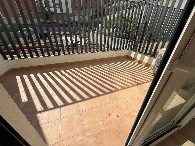 Piso en venta en calle Bernat Bransi, Barcelona, de 85 m² 3 habitaciones por 358.400