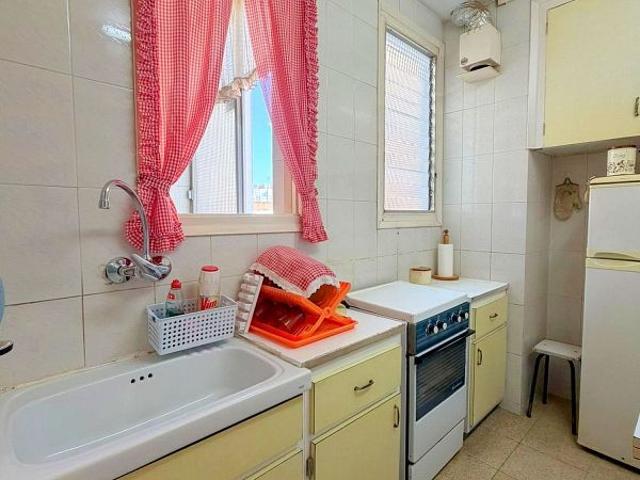 Piso en venta en calle Bisbe Laguarda, Barcelona, de 75 m² 2 habitaciones por 368.000