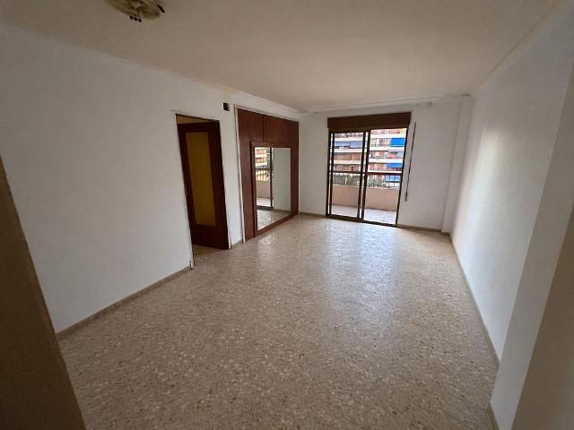 Piso en venta en calle Bloc Bolívia, Tarragona, de 70 m² 3 habitaciones por 145.000