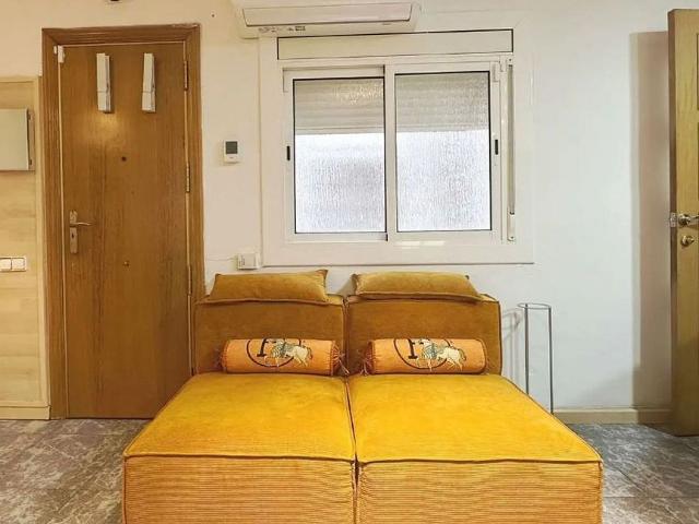 Piso en venta en calle Bòbiles, Hospitalet de Llobregat, L´, de 41 m² 2 habitaciones por 165.000