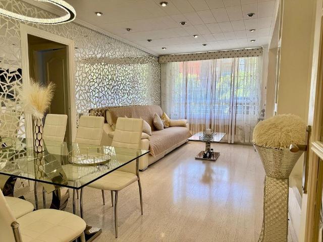Piso en venta en calle Bordeta, Barcelona, de 85 m² 3 habitaciones por 435.000