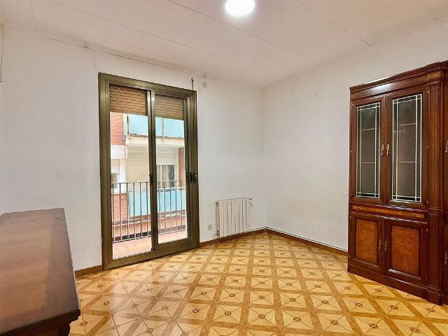 Piso en venta en calle Cabestany, Barcelona, de 93 m² 3 habitaciones por 490.000