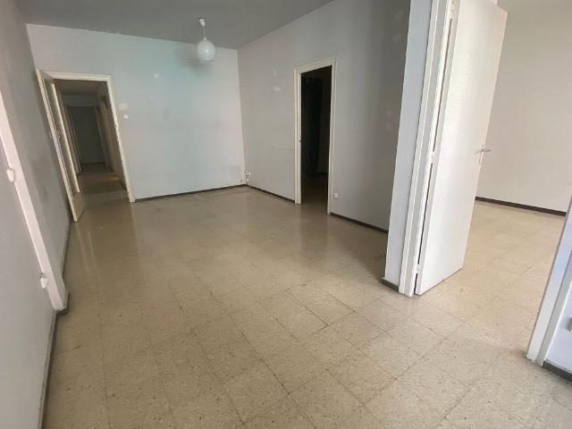Piso en venta en calle Calabria, Barcelona, de 83 m² 3 habitaciones por 449.800