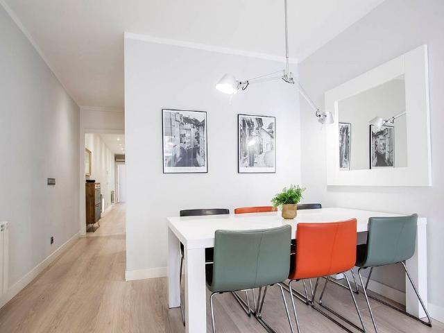 Piso en venta en calle Calabria, Barcelona, de 93 m² 4 habitaciones por 645.000