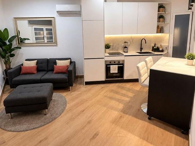 Piso en venta en calle Calabria, Barcelona, de 30 m² 1 habitación por 219.000
