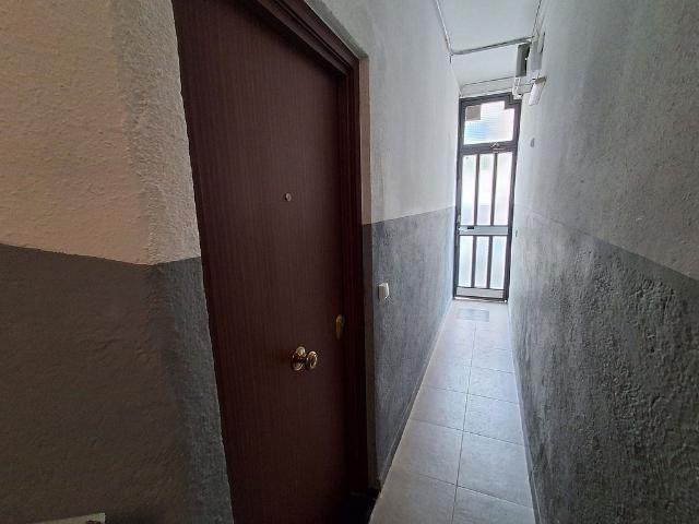 Piso en venta en calle Calderon de la Barca, Badalona, de 52 m² 2 habitaciones por 75.000