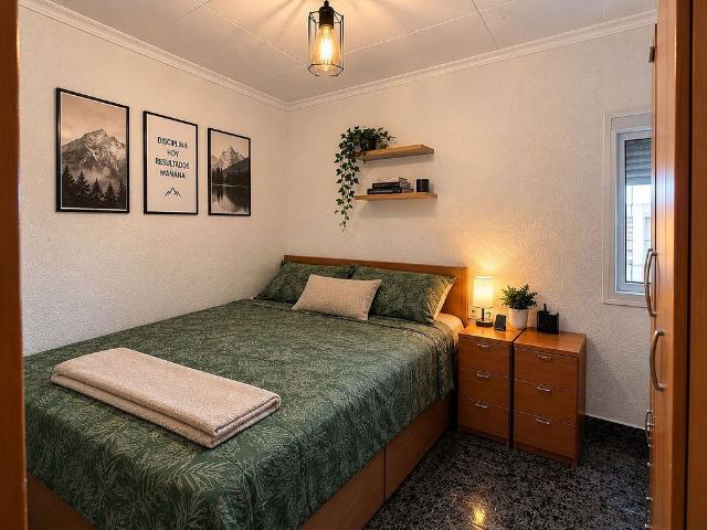 Piso en venta en calle Calderon de la Barca, Badalona, de 60 m² 3 habitaciones por 160.000