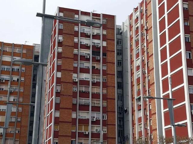 Piso en venta en calle Camelies, Cornellà de Llobregat, de 60 m² 3 habitaciones por 160.000