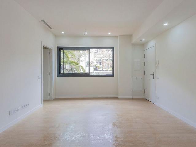 Piso en venta en calle Canigo, Barcelona, de 47 m² 2 habitaciones por 390.000