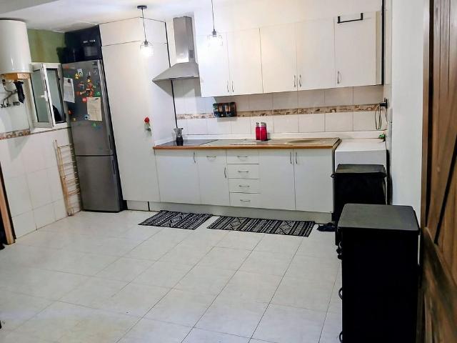 Piso en venta en calle Casas i Amigó, Badalona, de 174 m² 2 habitaciones por 370.000