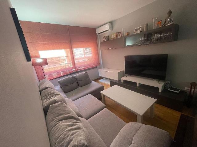 Piso en venta en calle Castelao de, Hospitalet de Llobregat, L´, de 50 m² 1 habitación por 289.000