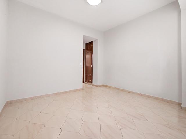 Piso en venta en Calle Castell de Benissanó, Nou Moles
