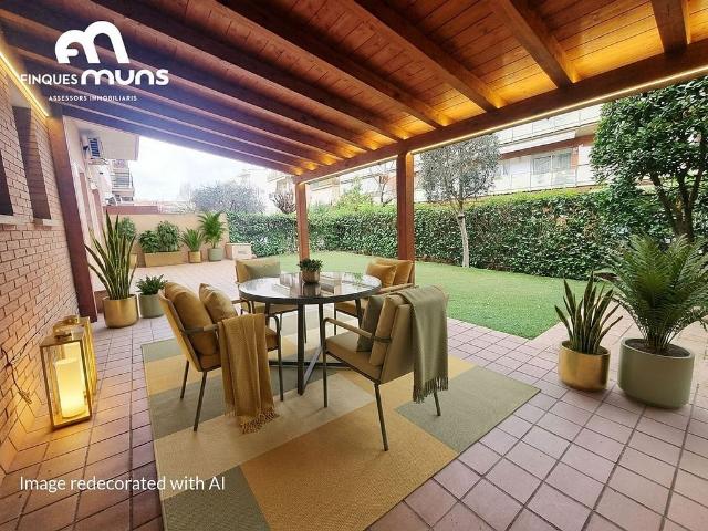 Piso en venta en calle Castell de Peralada, Girona, de 78 m² 3 habitaciones por 398.000