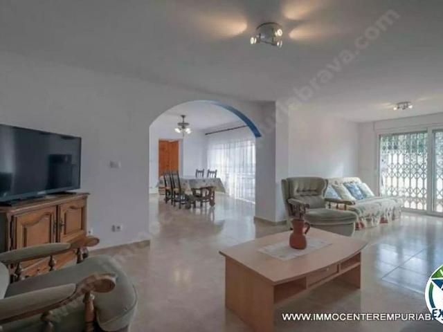 Piso en venta en calle Carmençó, Castelló d´Empúries, de 66 m² 4 habitaciones por 249.000