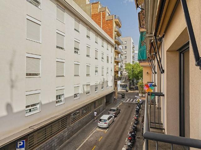 Piso en venta en calle Carbonell, Barcelona, de 80 m² 3 habitaciones por 650.000