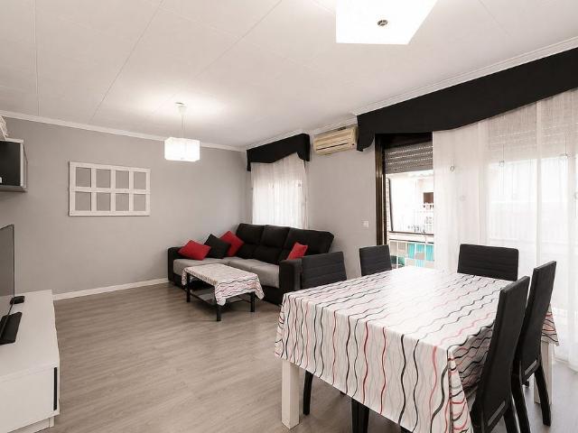 Piso en venta en calle Carles Altes, Viladecans, de 81 m² 3 habitaciones por 235.900