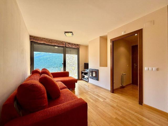 Piso en venta en calle Carrèr Sant Esteve, Vielha e Mijaran, de 55 m² 2 habitaciones por 350.000