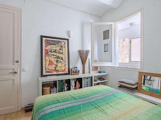 Piso en venta en calle Carretes, Barcelona, de 50 m² 2 habitaciones por 220.000