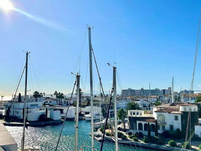 Piso en venta en calle Cavall de Mar, Castelló d´Empúries, de 122 m² 4 habitaciones por 599.000