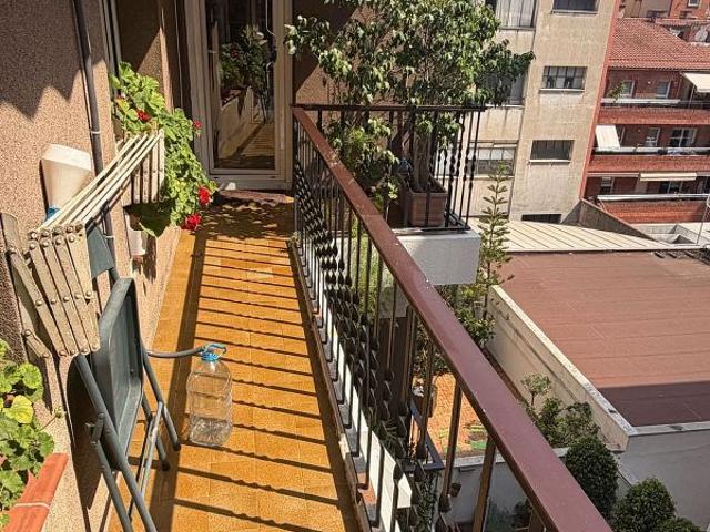 Piso en venta en calle Ciutat de Balaguer, Barcelona, de 90 m² 4 habitaciones por 650.000