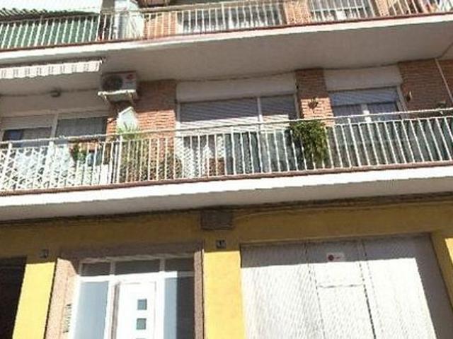 Piso en venta en calle CL Canonge Joncar del, Sabadell, de 91 m² 4 habitaciones por 166.000