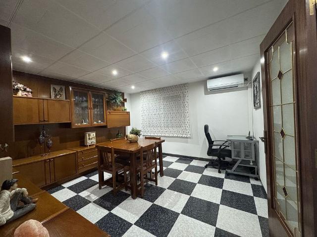 Piso en venta en calle CL Circumvallacio, Badalona, de 75 m² 3 habitaciones por 195.000
