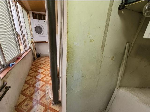Piso en venta en calle CL Dante Alighieri, Barcelona, de 80 m² 4 habitaciones por 239.000